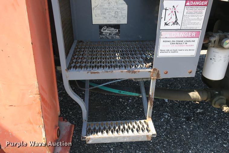 image for item DE3707 1992 Ford L9000 crane truck