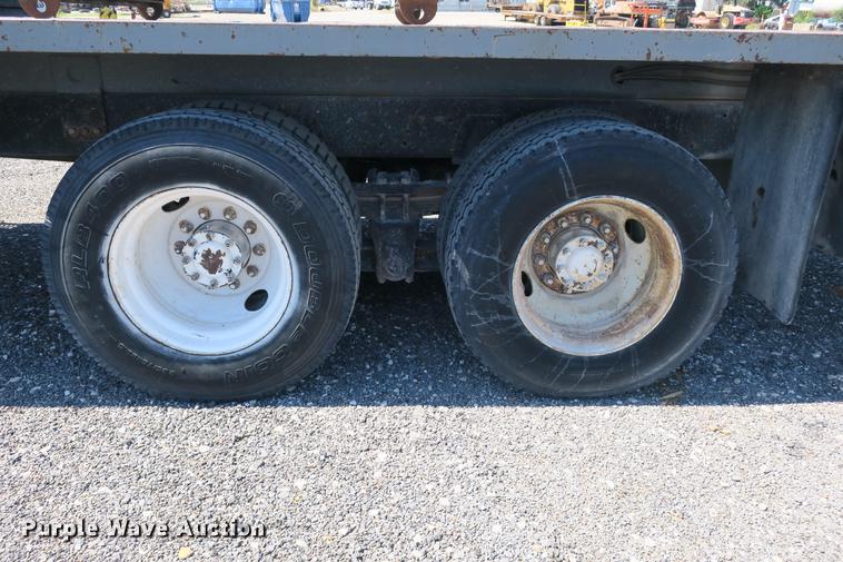 image for item DE3707 1992 Ford L9000 crane truck