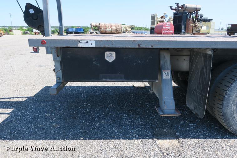image for item DE3707 1992 Ford L9000 crane truck