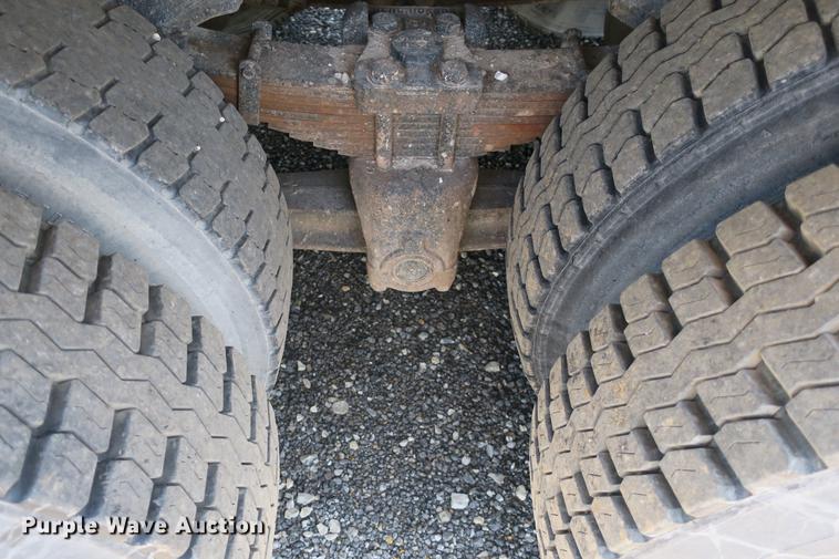 image for item DE3707 1992 Ford L9000 crane truck