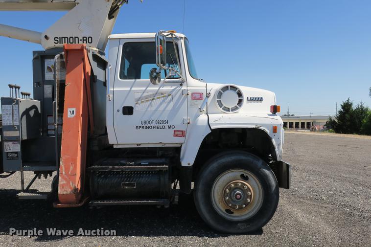 image for item DE3707 1992 Ford L9000 crane truck