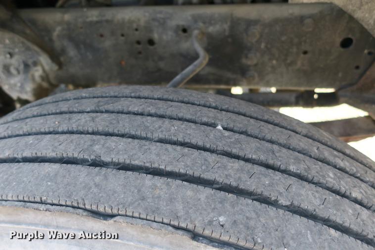 image for item DE3707 1992 Ford L9000 crane truck