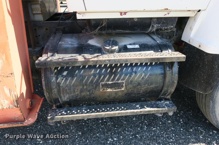 image for item DE3707 1992 Ford L9000 crane truck