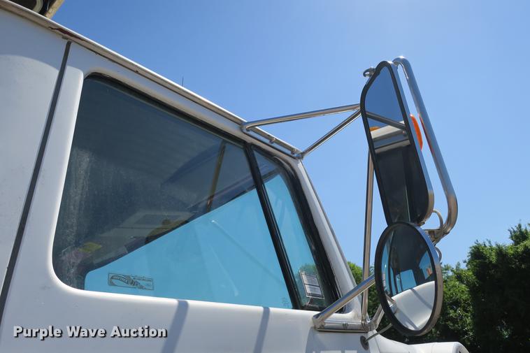 image for item DE3707 1992 Ford L9000 crane truck