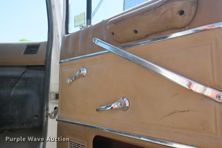 image for item DE3707 1992 Ford L9000 crane truck