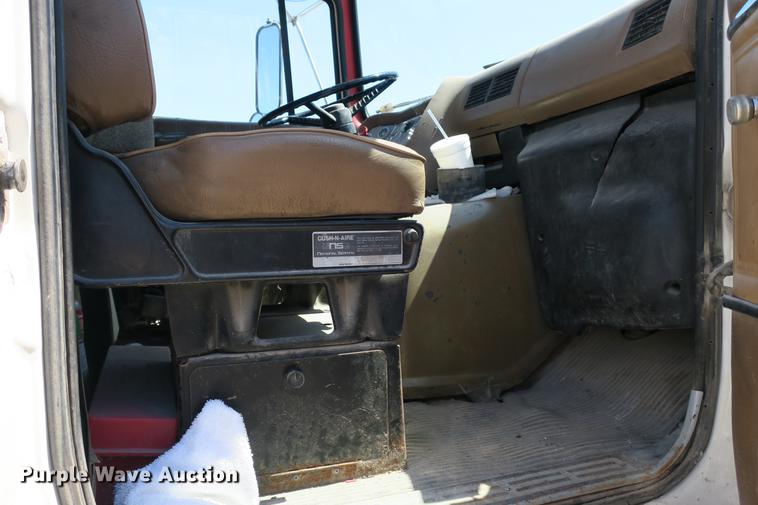 image for item DE3707 1992 Ford L9000 crane truck