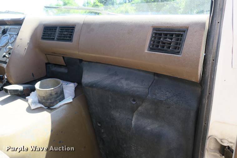 image for item DE3707 1992 Ford L9000 crane truck