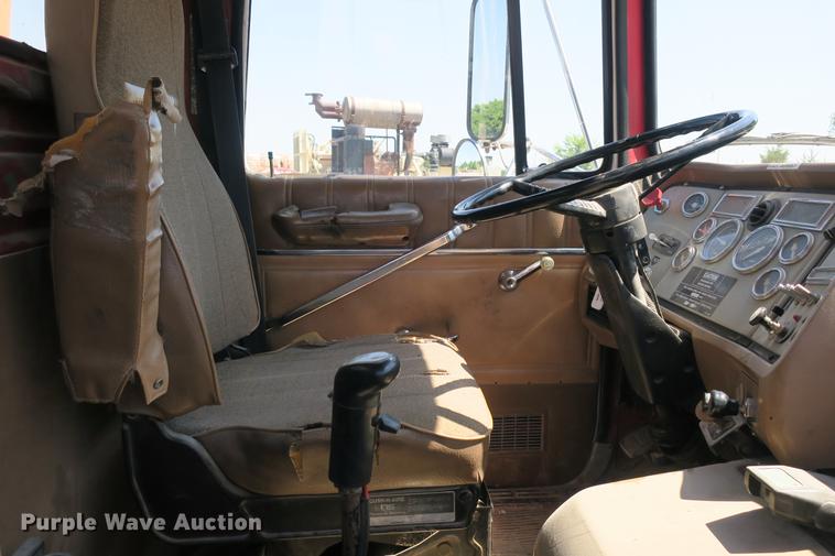 image for item DE3707 1992 Ford L9000 crane truck