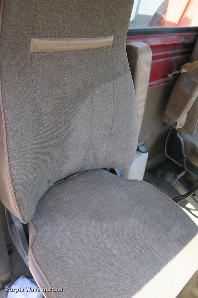 image for item DE3707 1992 Ford L9000 crane truck