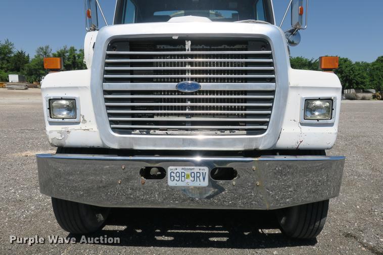 image for item DE3707 1992 Ford L9000 crane truck