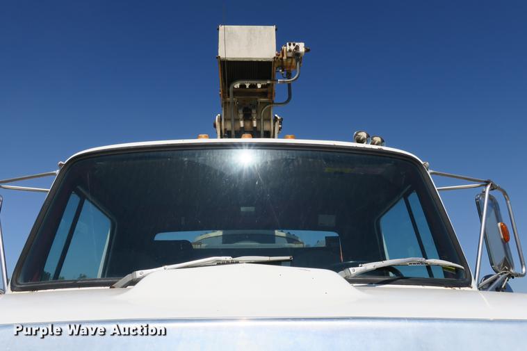 image for item DE3707 1992 Ford L9000 crane truck