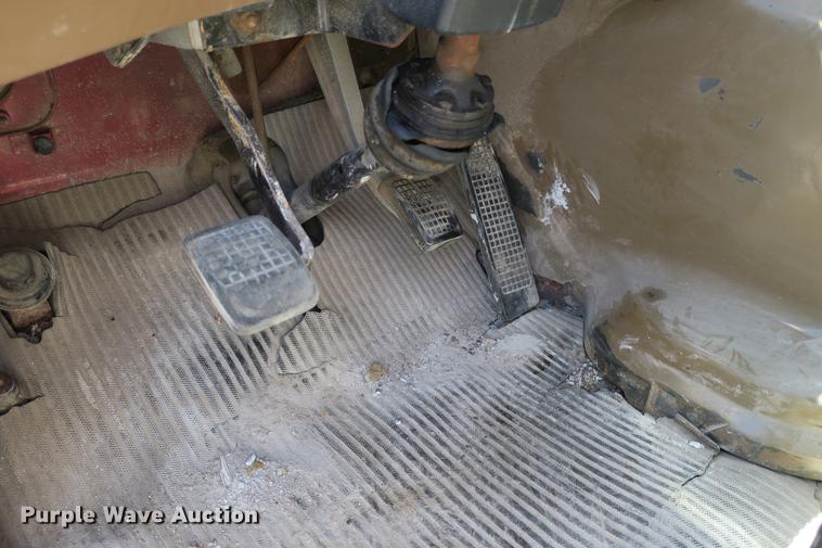 image for item DE3707 1992 Ford L9000 crane truck