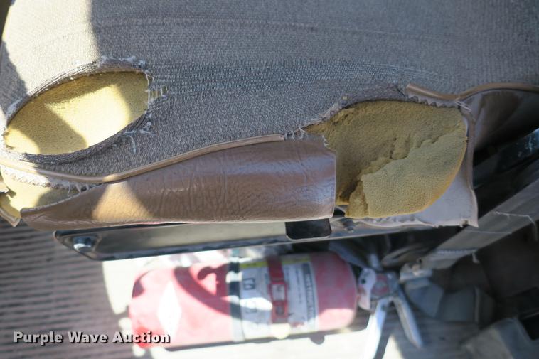 image for item DE3707 1992 Ford L9000 crane truck