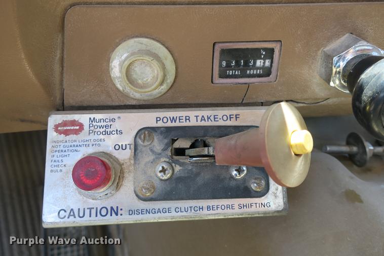 image for item DE3707 1992 Ford L9000 crane truck