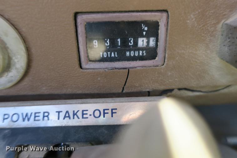 image for item DE3707 1992 Ford L9000 crane truck