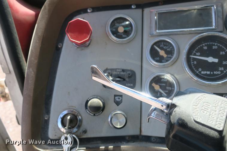 image for item DE3707 1992 Ford L9000 crane truck