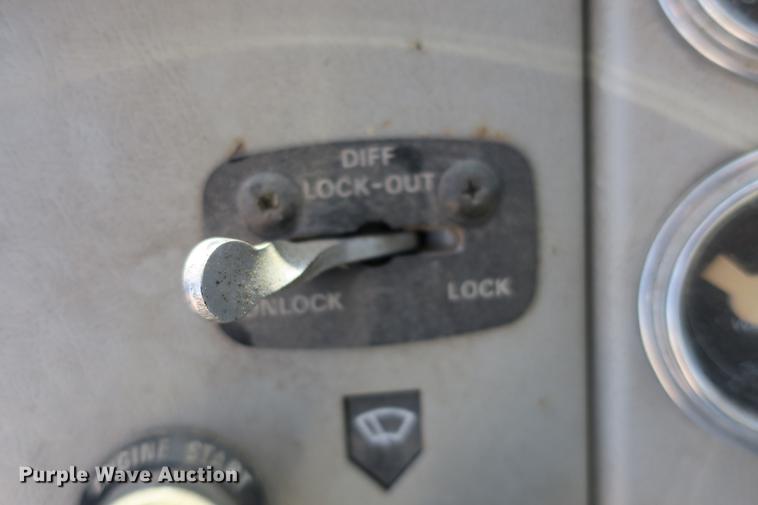 image for item DE3707 1992 Ford L9000 crane truck