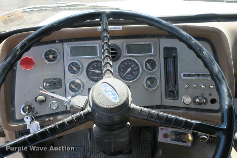 image for item DE3707 1992 Ford L9000 crane truck