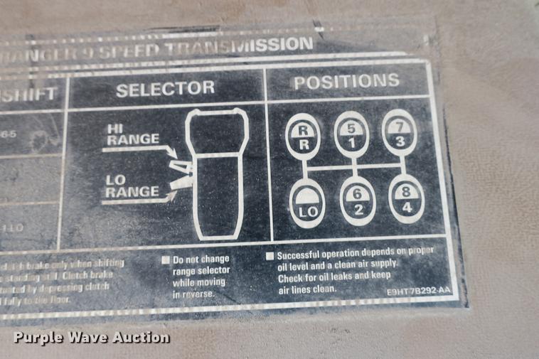 image for item DE3707 1992 Ford L9000 crane truck