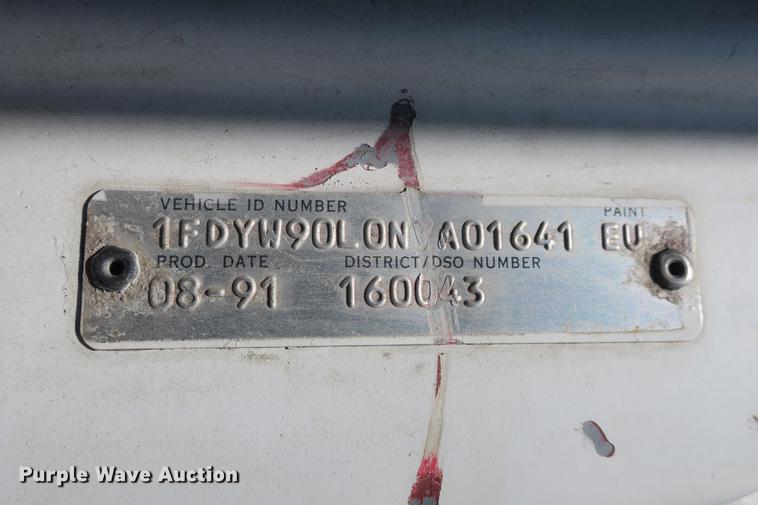 image for item DE3707 1992 Ford L9000 crane truck