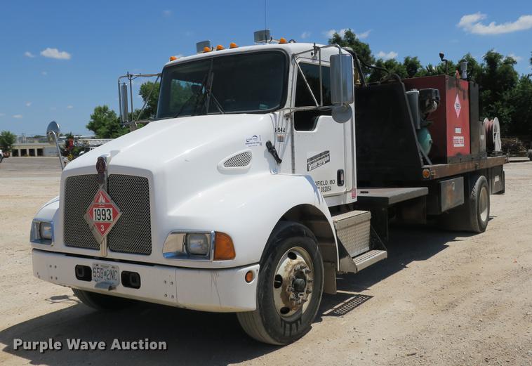 image for item DE3708 2007 Kenworth T300 service truck