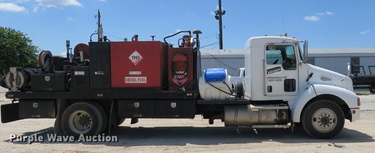 image for item DE3708 2007 Kenworth T300 service truck