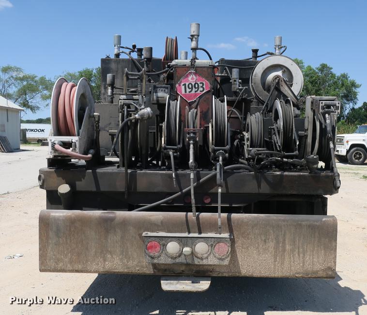 image for item DE3708 2007 Kenworth T300 service truck