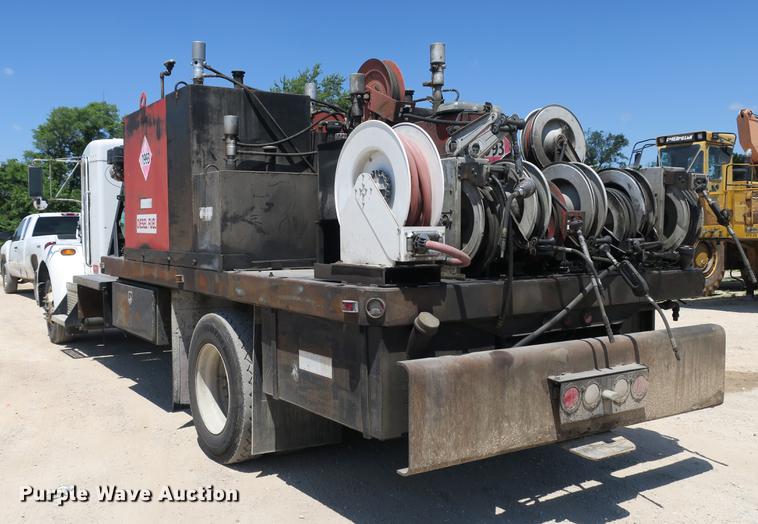 image for item DE3708 2007 Kenworth T300 service truck