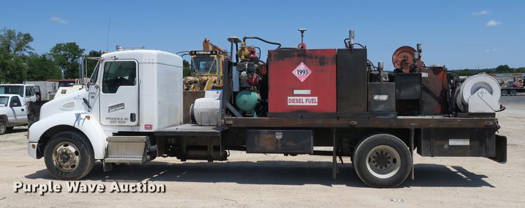 image for item DE3708 2007 Kenworth T300 service truck
