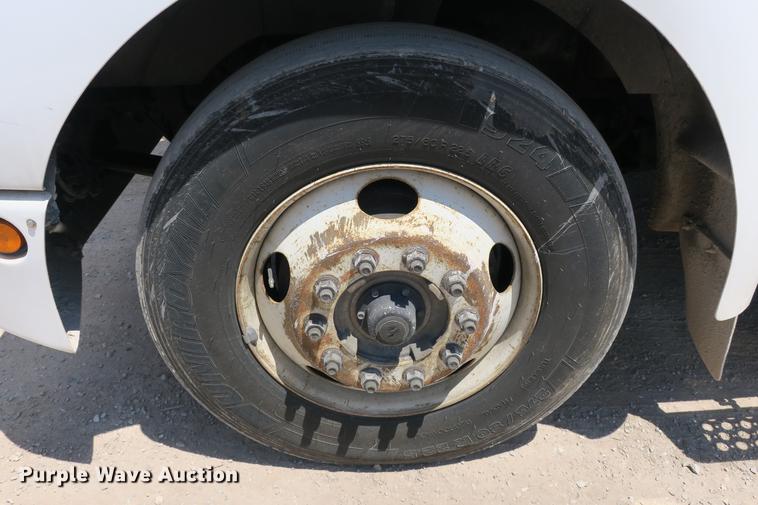 image for item DE3708 2007 Kenworth T300 service truck