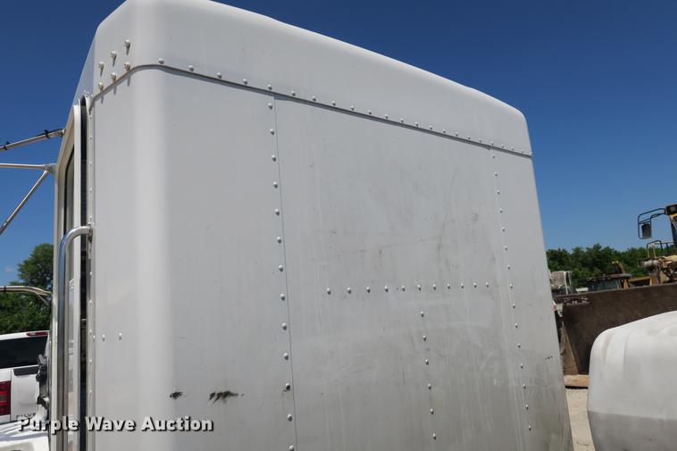 image for item DE3708 2007 Kenworth T300 service truck