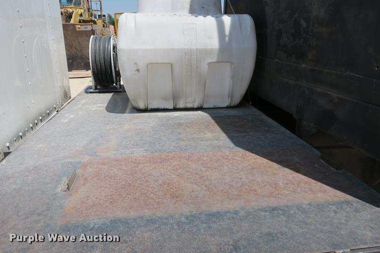 image for item DE3708 2007 Kenworth T300 service truck