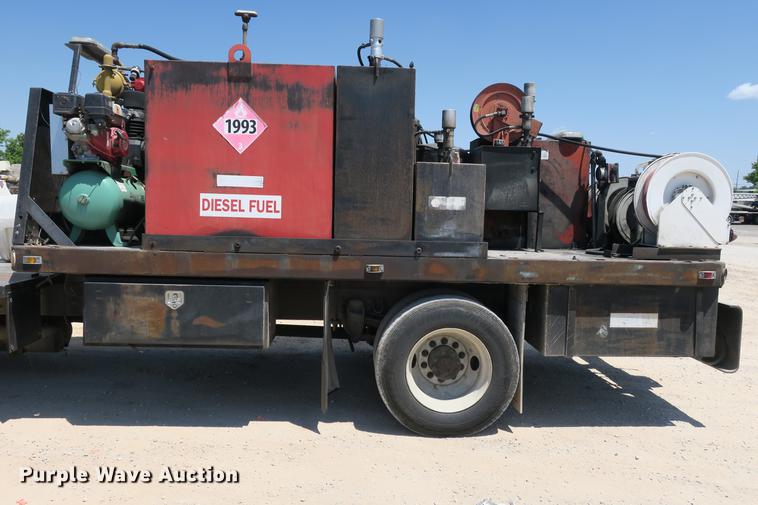 image for item DE3708 2007 Kenworth T300 service truck