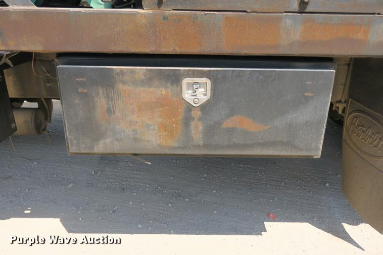 image for item DE3708 2007 Kenworth T300 service truck