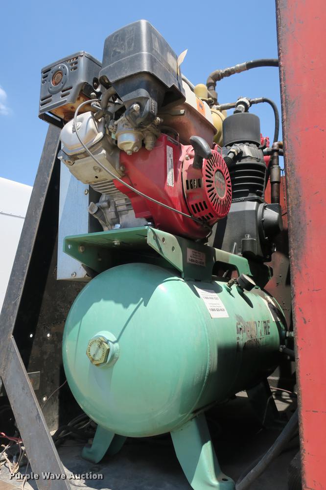 image for item DE3708 2007 Kenworth T300 service truck