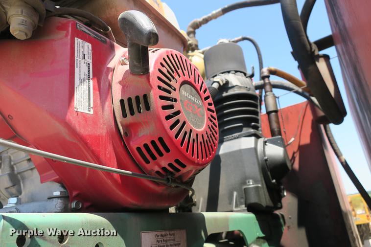 image for item DE3708 2007 Kenworth T300 service truck