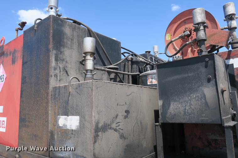 image for item DE3708 2007 Kenworth T300 service truck