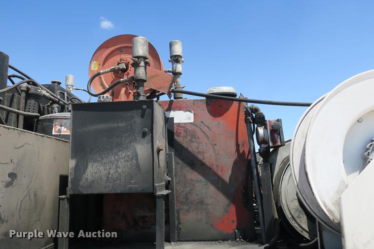 image for item DE3708 2007 Kenworth T300 service truck