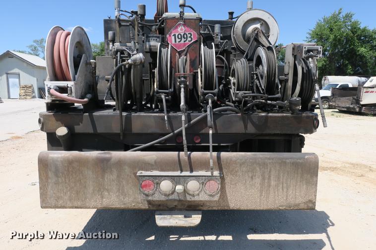 image for item DE3708 2007 Kenworth T300 service truck