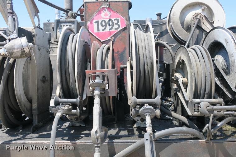 image for item DE3708 2007 Kenworth T300 service truck