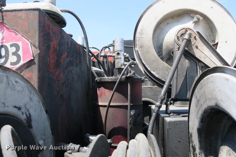 image for item DE3708 2007 Kenworth T300 service truck