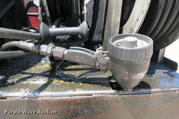 image for item DE3708 2007 Kenworth T300 service truck