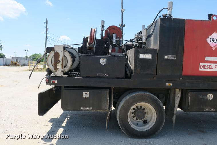 image for item DE3708 2007 Kenworth T300 service truck