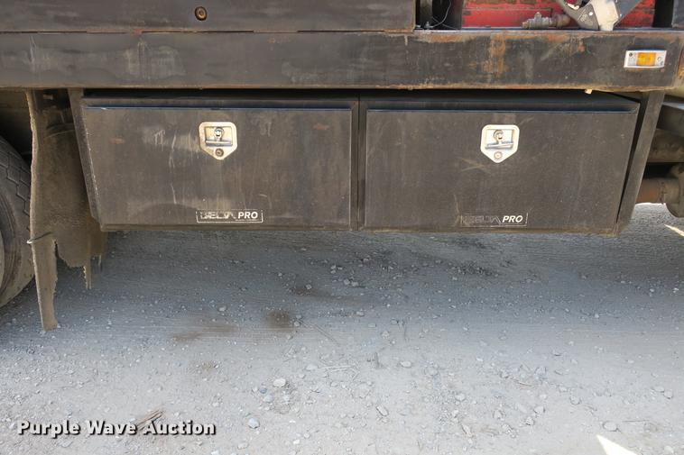 image for item DE3708 2007 Kenworth T300 service truck