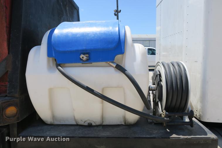 image for item DE3708 2007 Kenworth T300 service truck