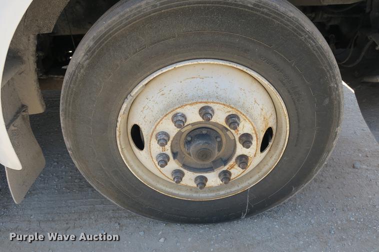 image for item DE3708 2007 Kenworth T300 service truck