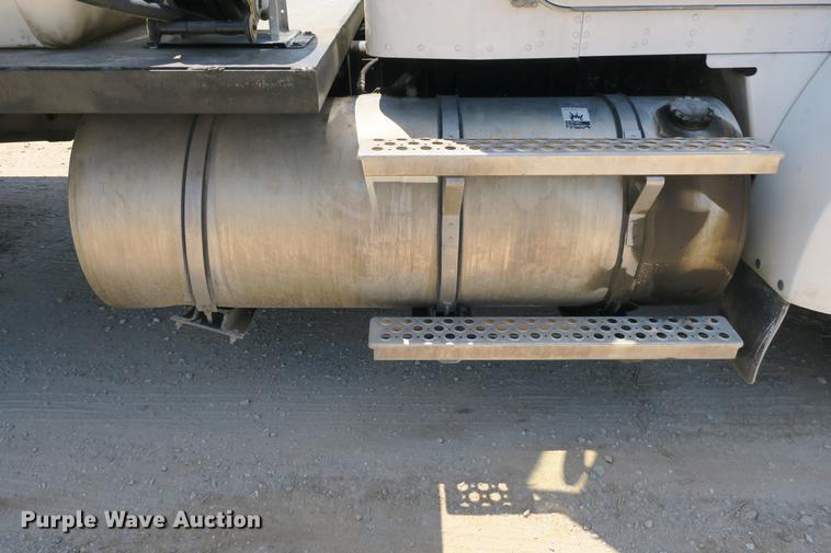 image for item DE3708 2007 Kenworth T300 service truck