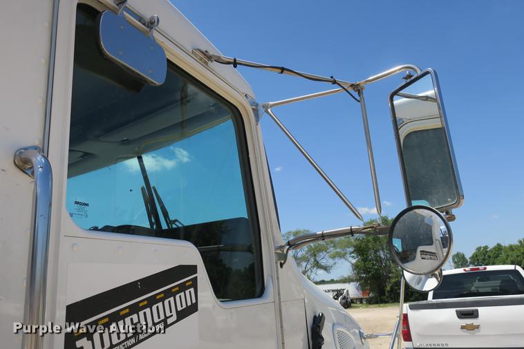 image for item DE3708 2007 Kenworth T300 service truck