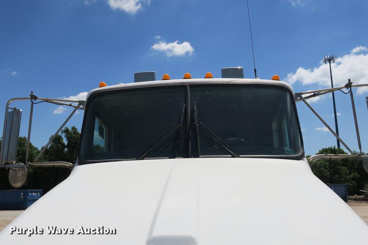 image for item DE3708 2007 Kenworth T300 service truck