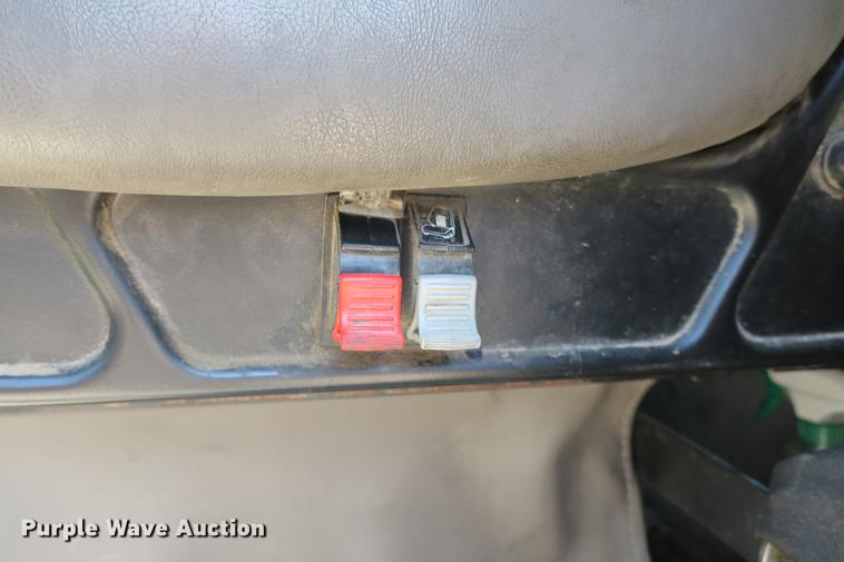 image for item DE3708 2007 Kenworth T300 service truck